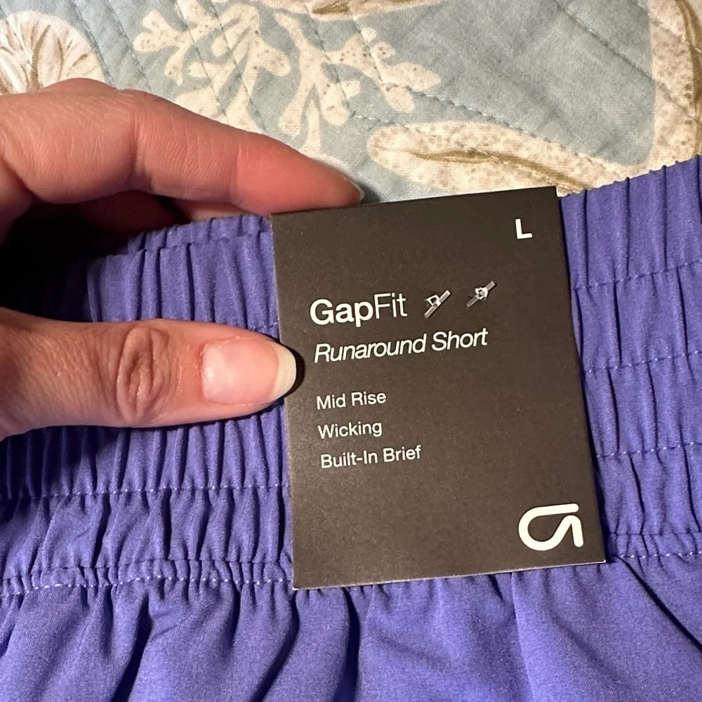 GAP Women's Iris Athletic Shorts - Picture 2 of 4